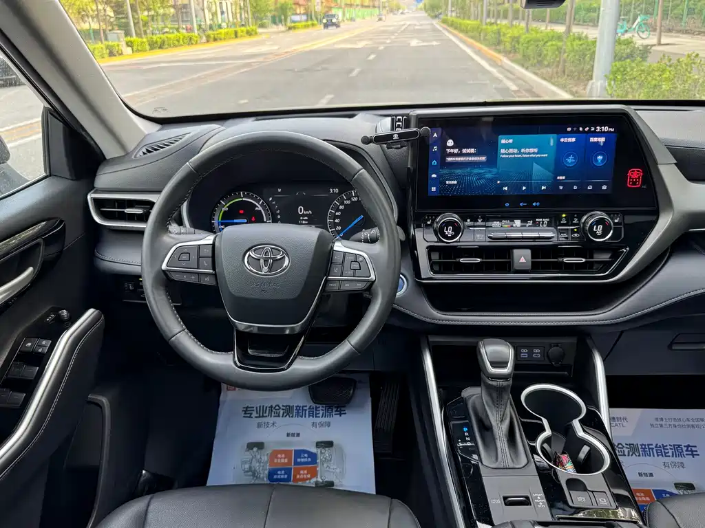 Toyota Highlander 2022 2.5L Luxury 7 мест