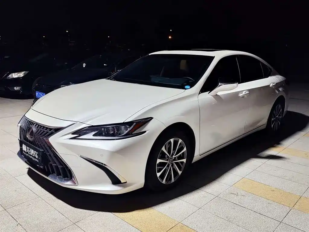 Купить Lexus ES