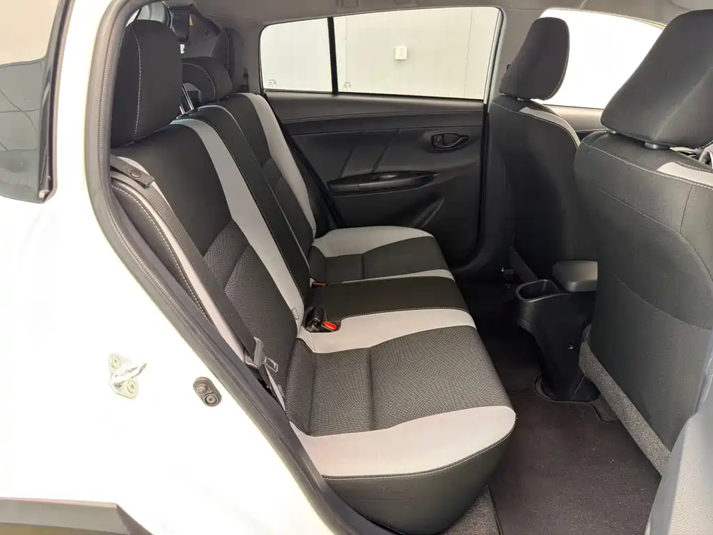 Toyota Yaris L — миниатюра 18