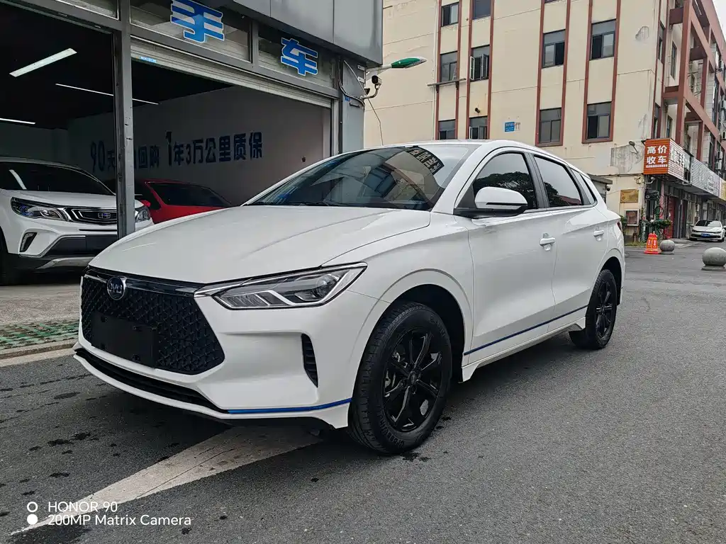 BYD E2