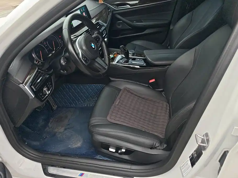 BMW 5 Series — миниатюра 9