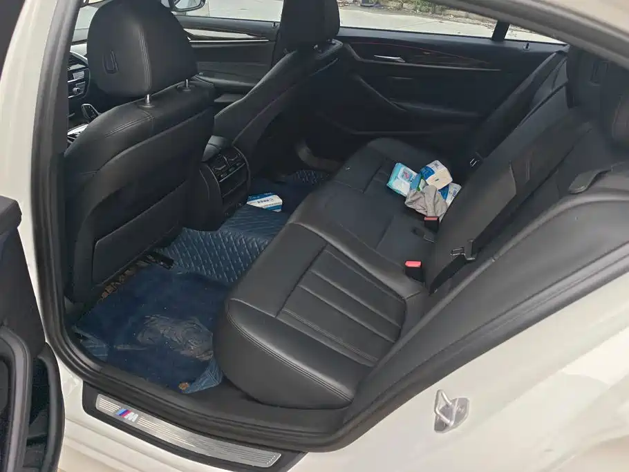 BMW 5 Series — миниатюра 11