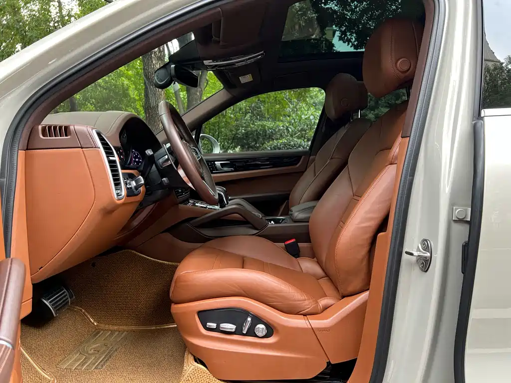 Porsche Cayenne — миниатюра 10