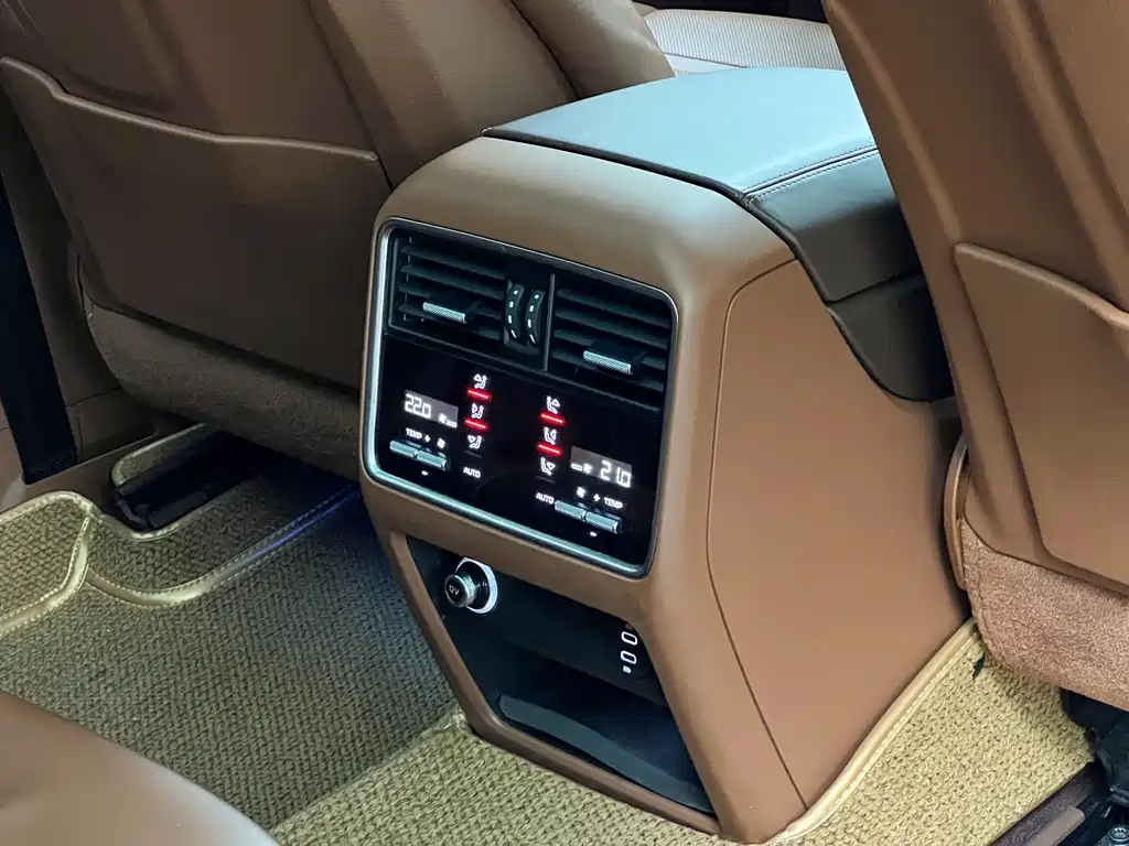 Porsche Cayenne — миниатюра 23