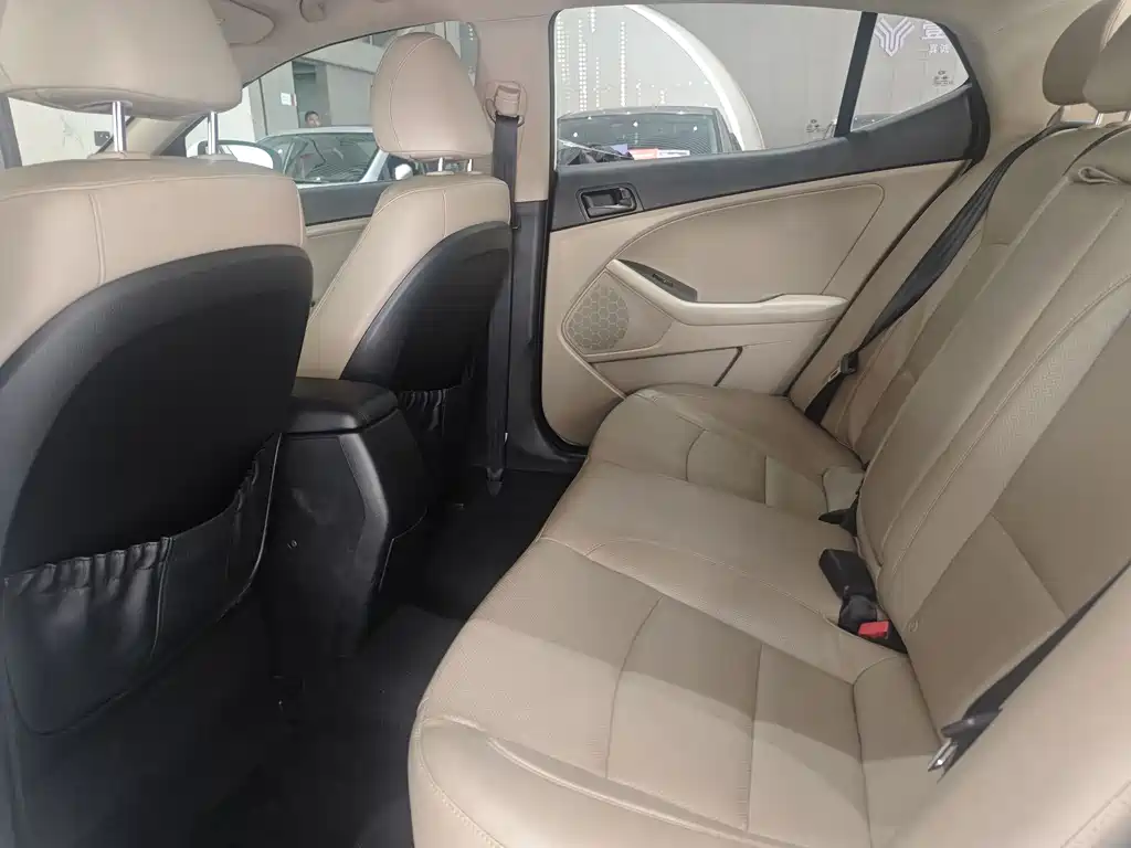 Kia K5 2015 2.0L AT GL