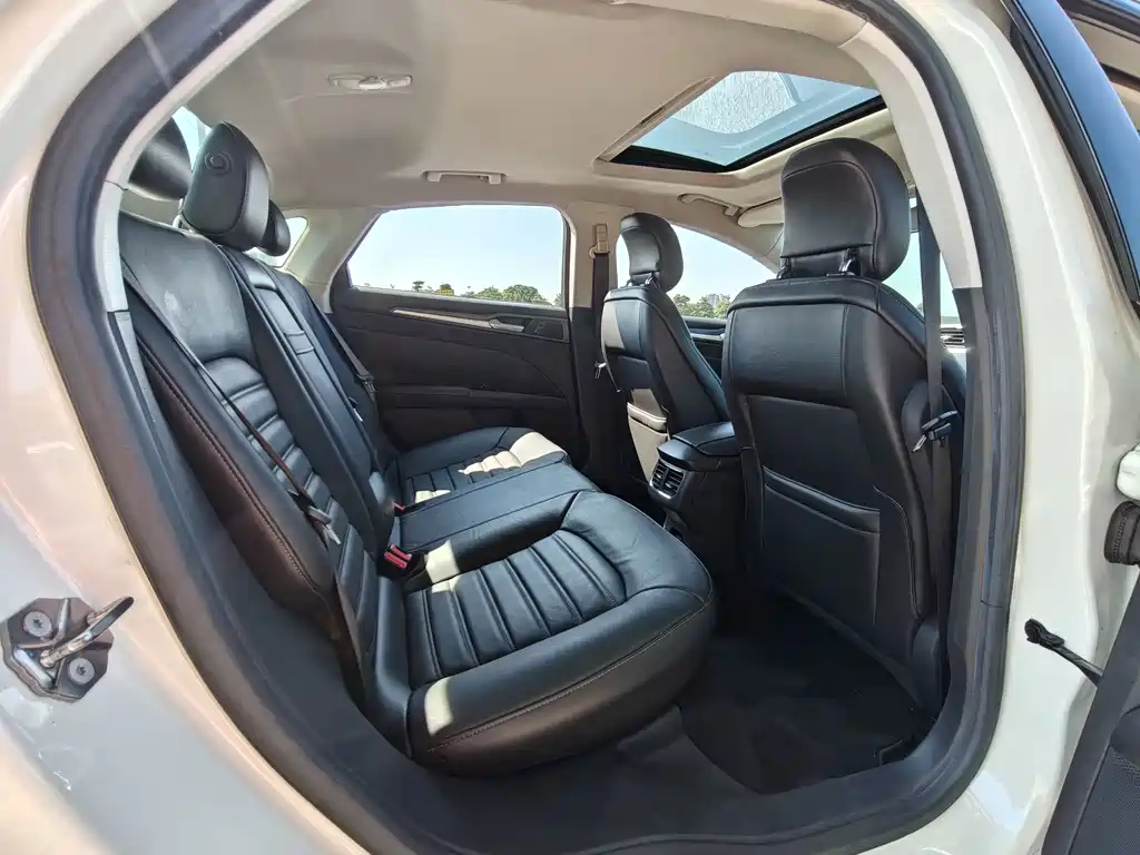Ford Mondeo — миниатюра 15