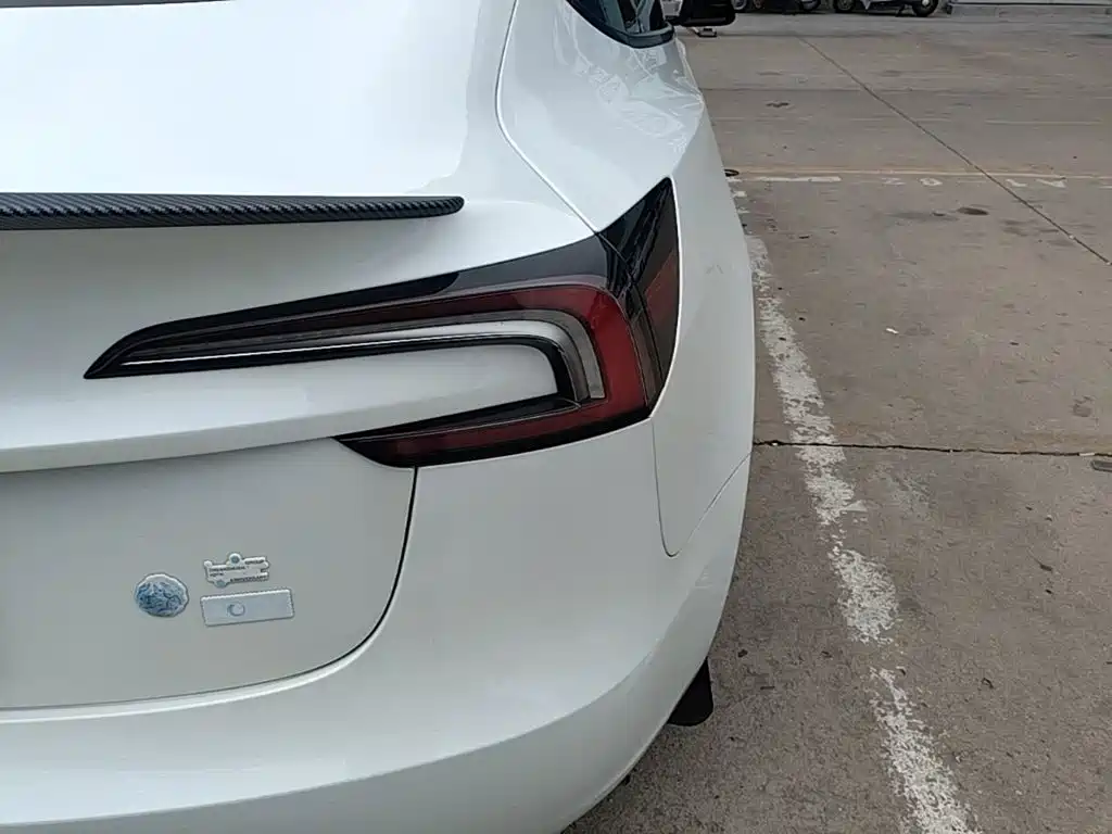 Tesla Model 3 — миниатюра 8