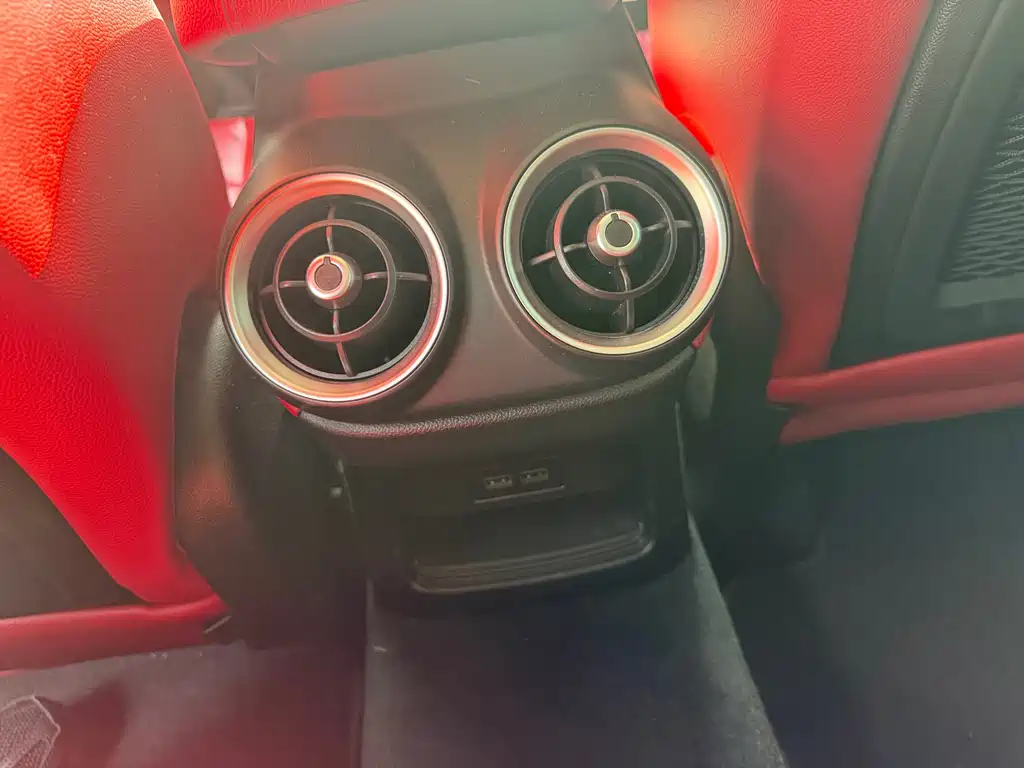 Alfa Romeo Stelvio — миниатюра 10