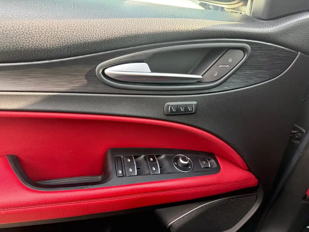 Alfa Romeo Stelvio — миниатюра 9