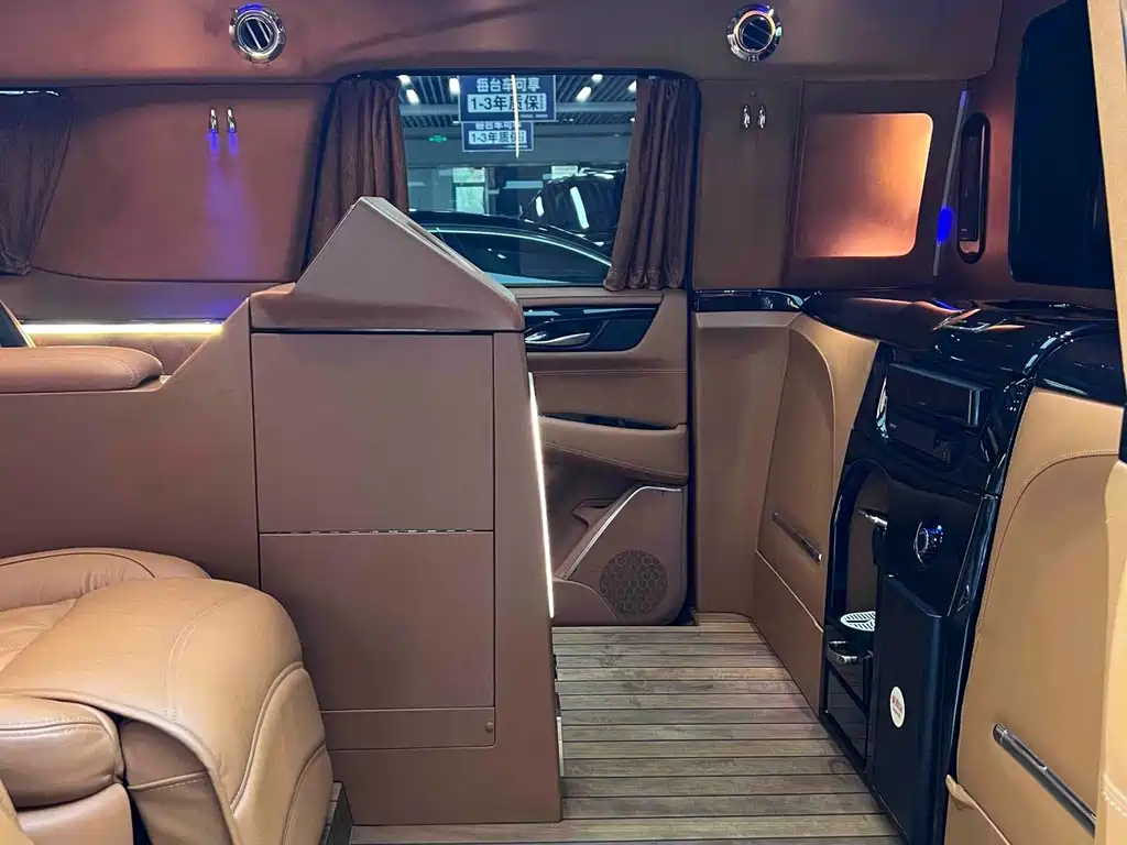 Cadillac Escalade — миниатюра 9