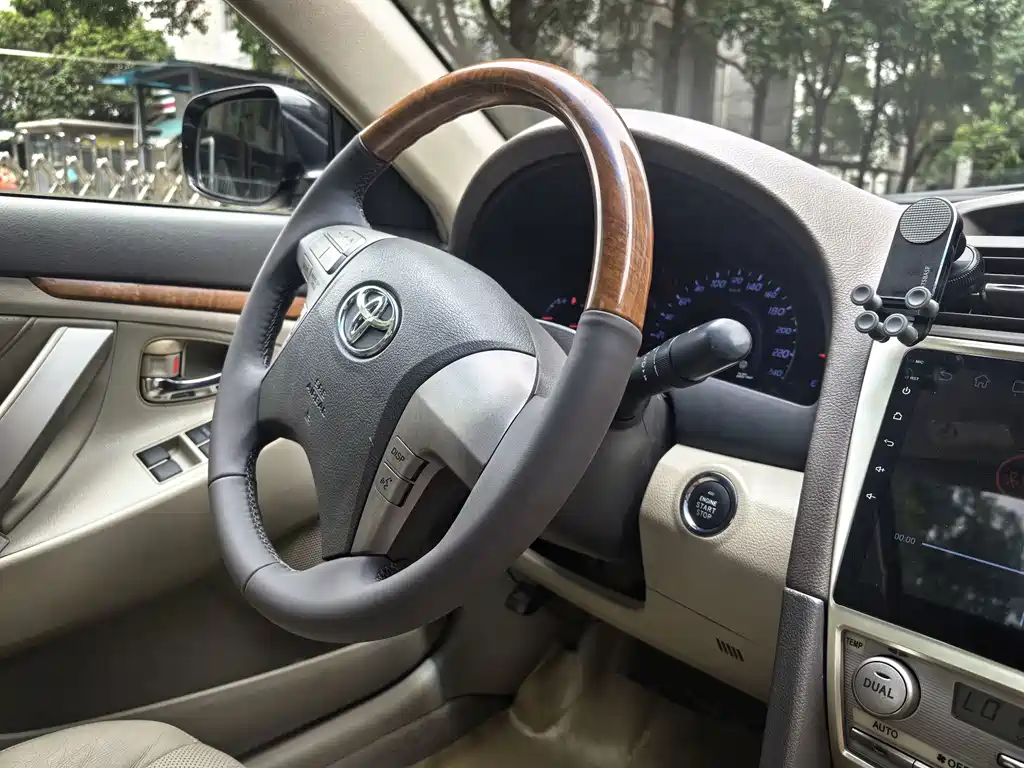 Toyota Camry — миниатюра 22
