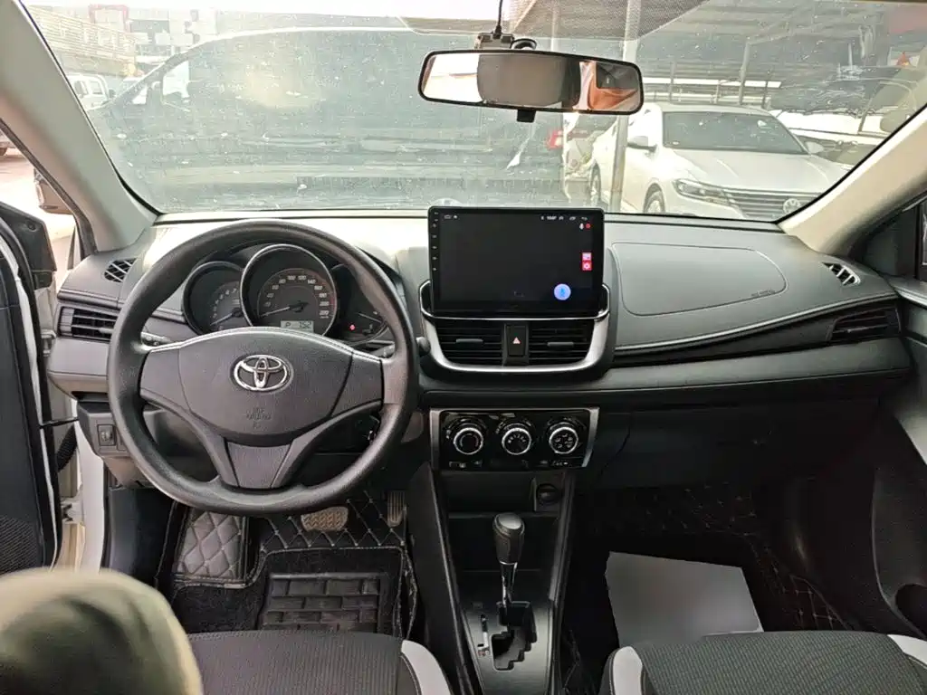 Toyota Yaris L — миниатюра 10