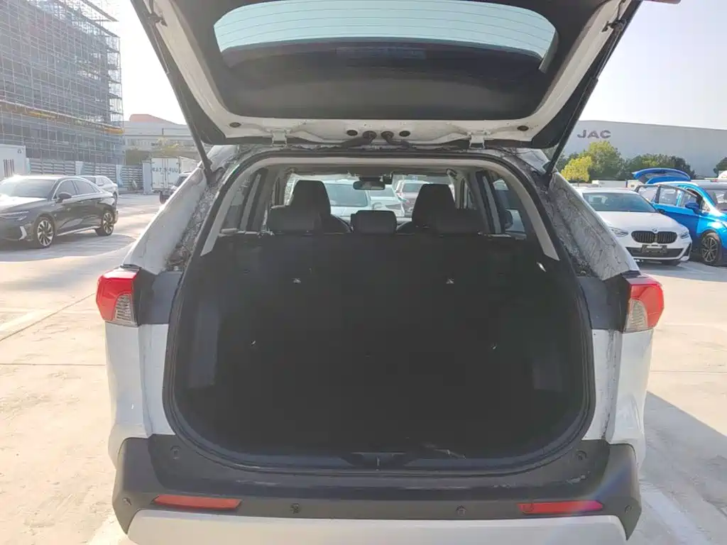 Toyota RAV4 — миниатюра 19