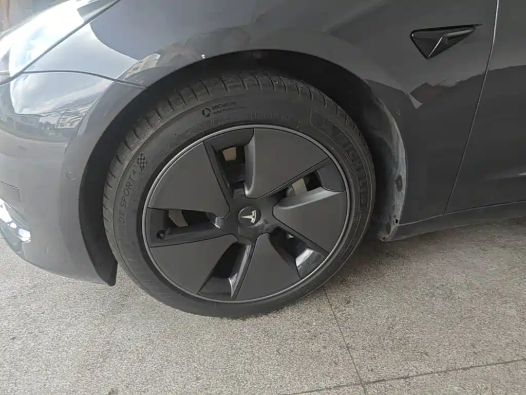 Tesla Model 3 — миниатюра 23