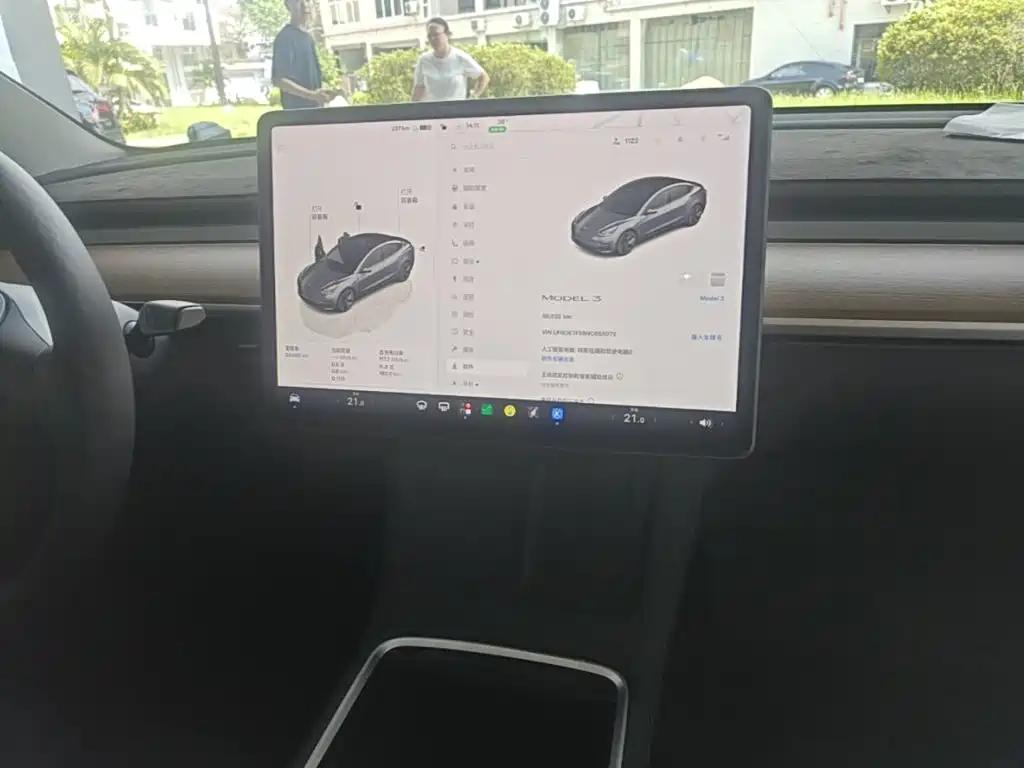 Tesla Model 3 — миниатюра 13