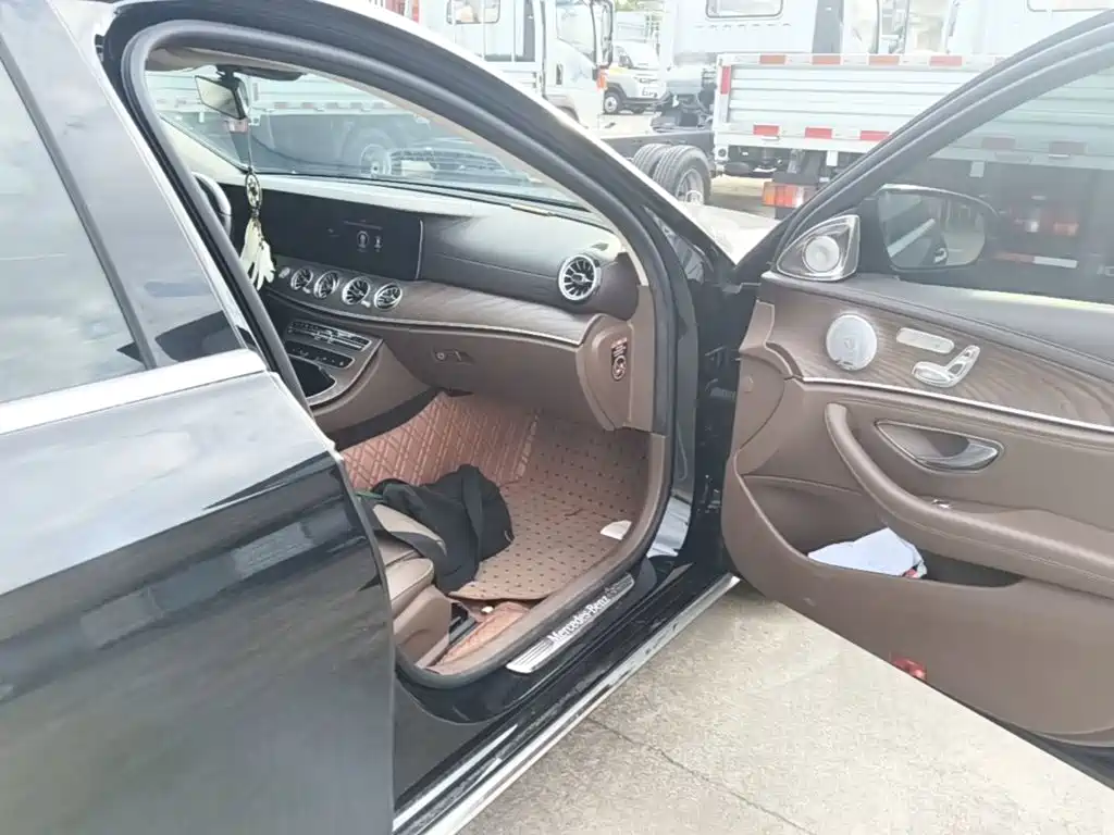 Mercedes-Benz E-Class — миниатюра 9