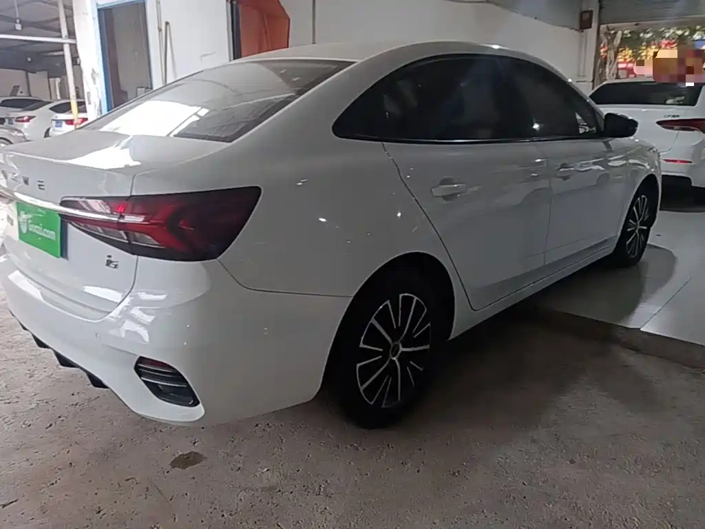Roewe i5 — миниатюра 7