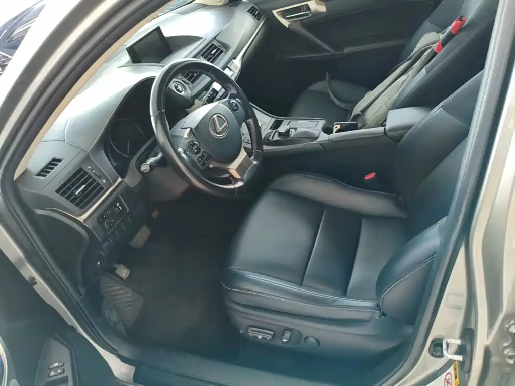 Lexus CT — миниатюра 20
