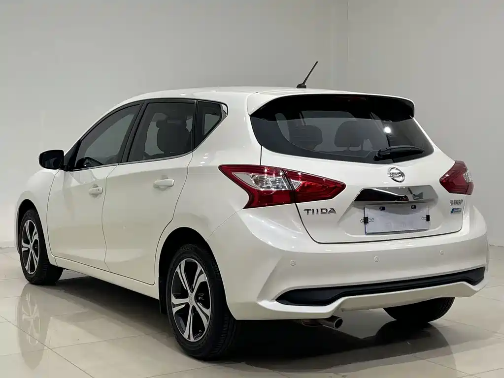 Nissan Tiida — миниатюра 6