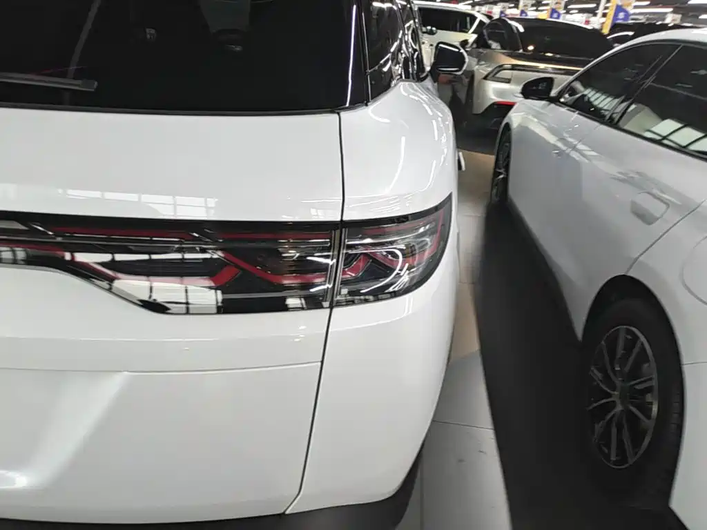 BYD L DM-i — миниатюра 8