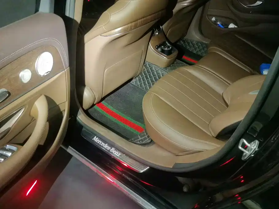 Mercedes-Benz E-Class — миниатюра 11