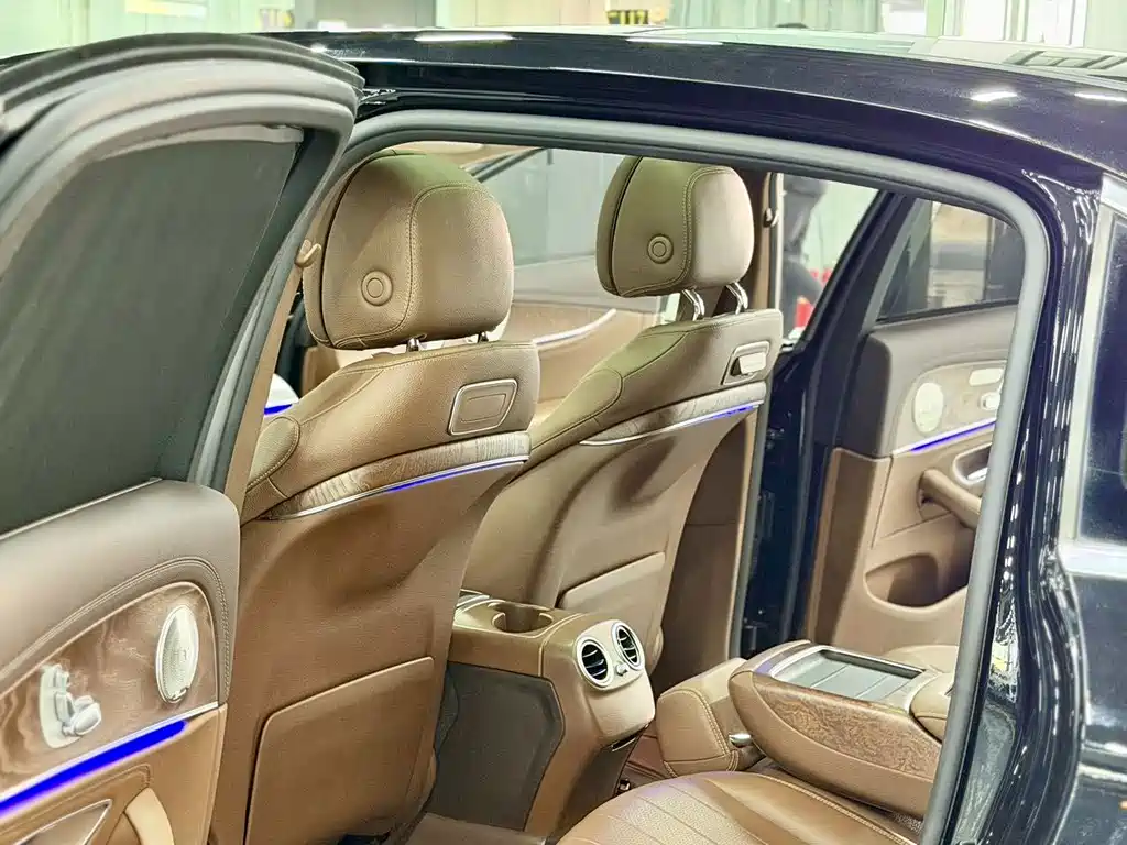 Mercedes-Benz E-Class — миниатюра 6