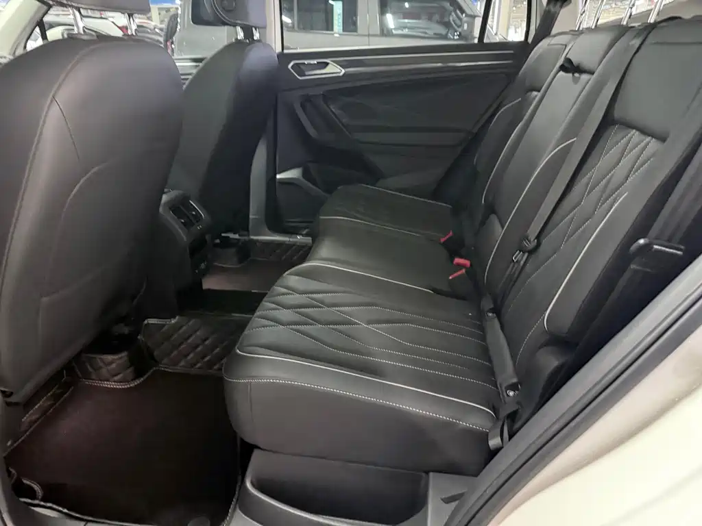 Volkswagen Tiguan L - фото 11
