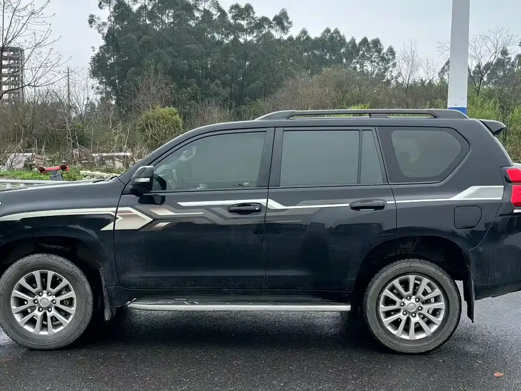 TOYOTA PRADO