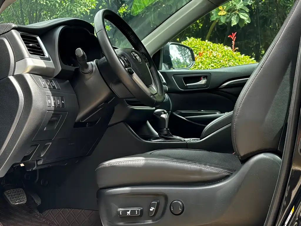 Toyota Highlander 2018 2.0T 7 мест V