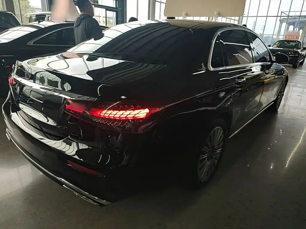 Mercedes-Benz E-Class — миниатюра 7