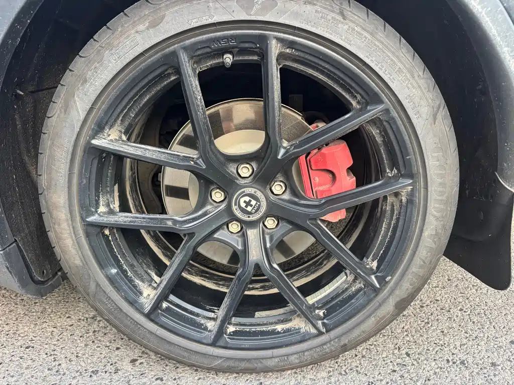 Tesla Model Y — миниатюра 5