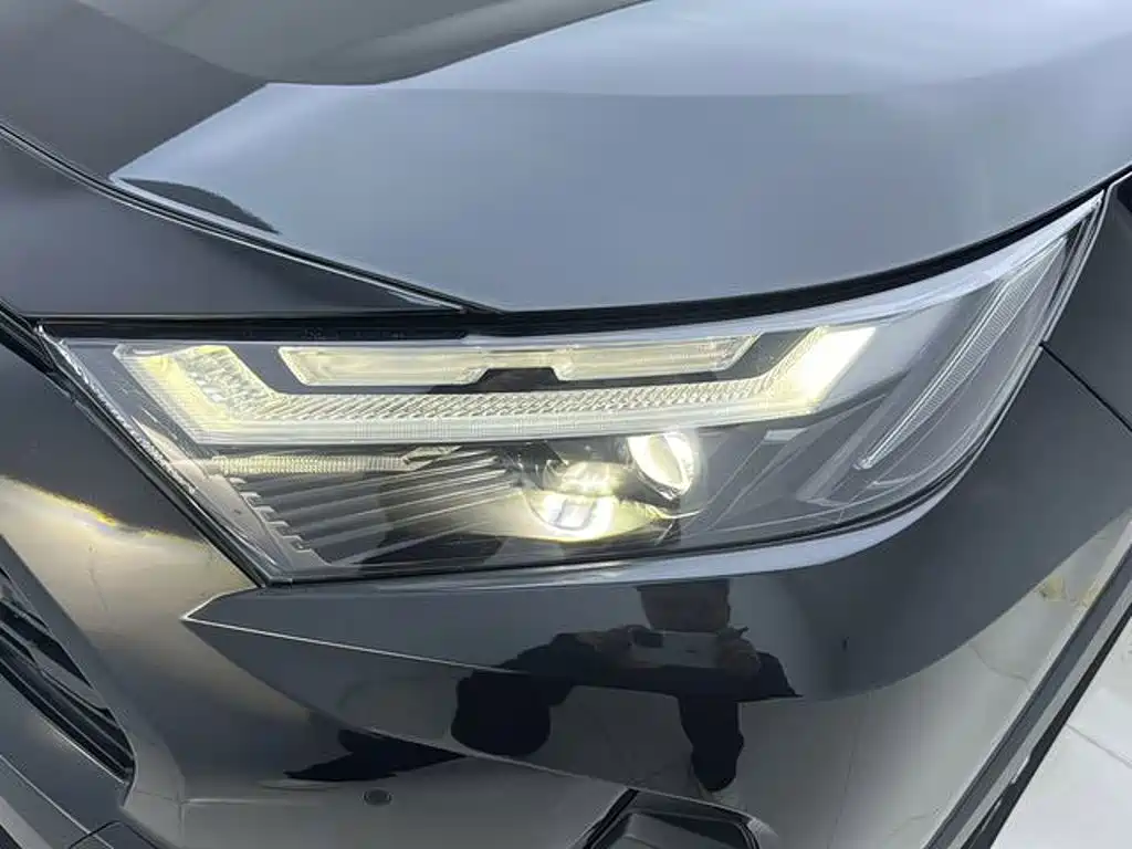 Toyota RAV4 — миниатюра 11