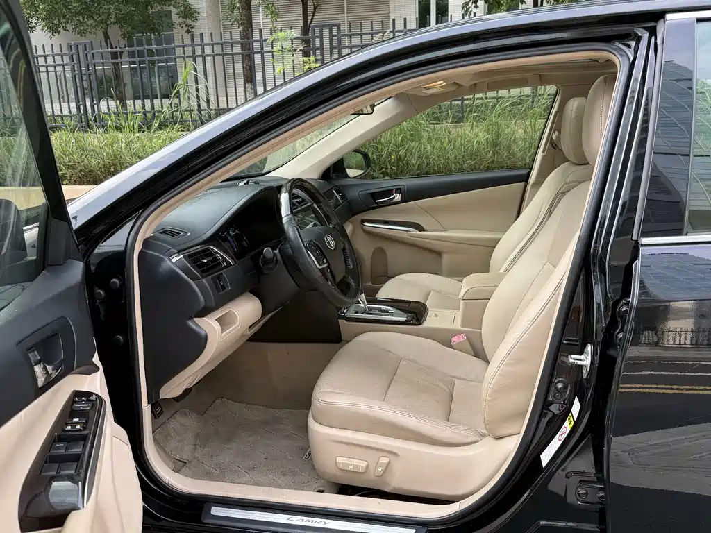 Toyota Camry — миниатюра 12
