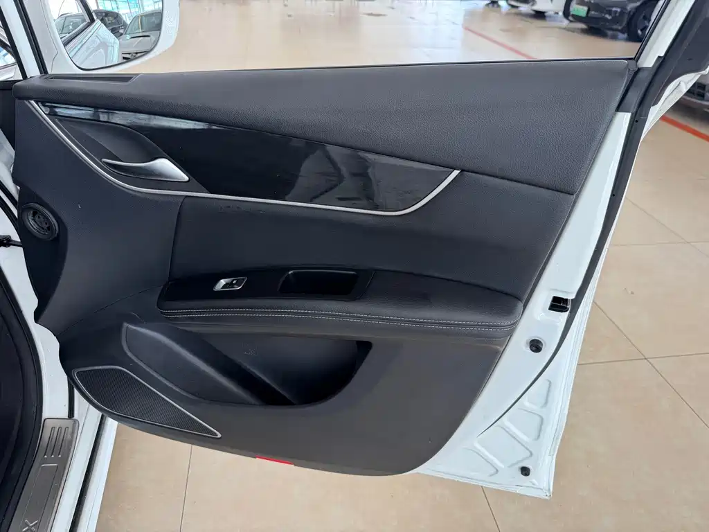 BYD MAX — миниатюра 11