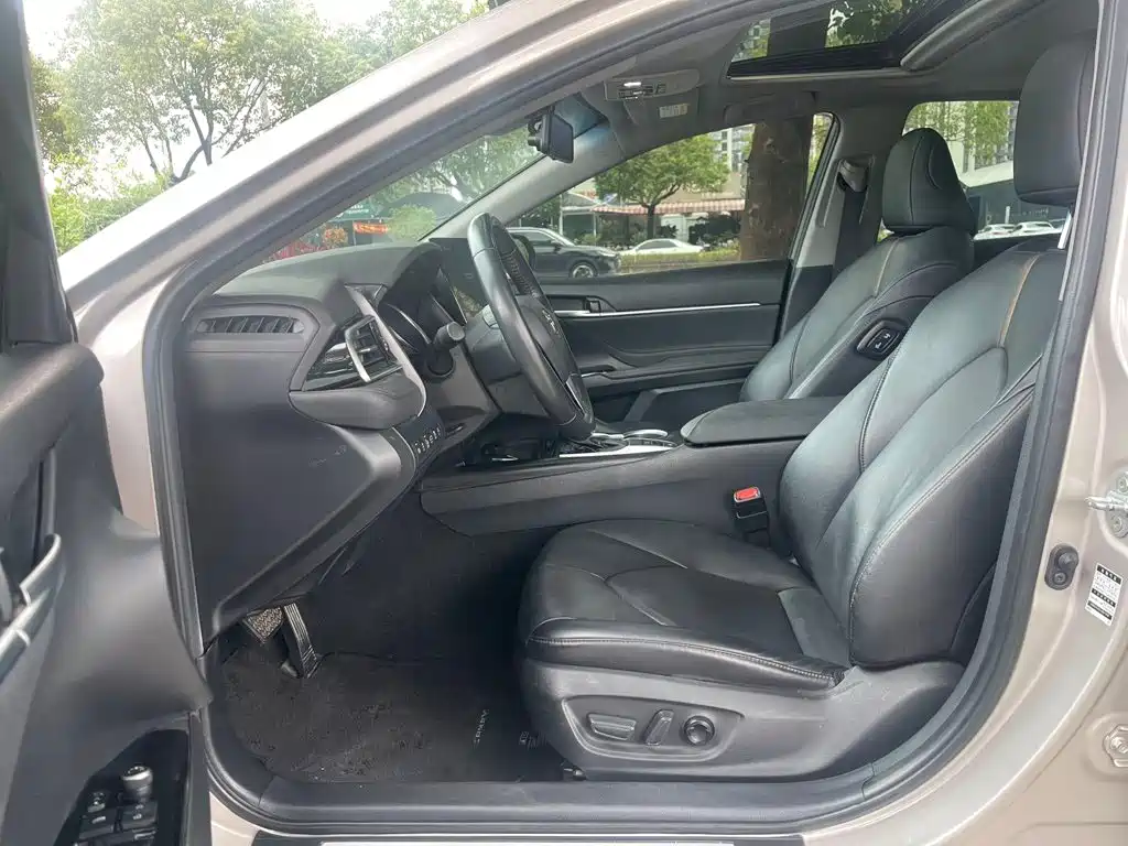 Toyota Camry 2021 2.0G Luxury
