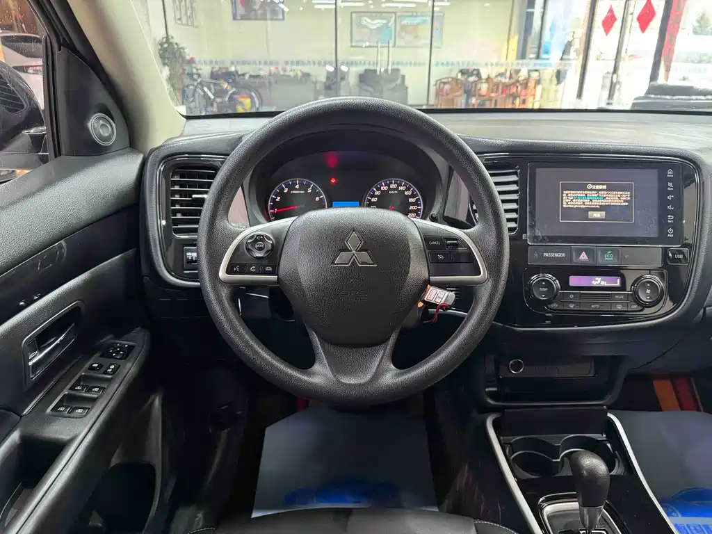 Mitsubishi Outlander 2.0L 2WD Smooth Travel Edition 5 seats, фото 16