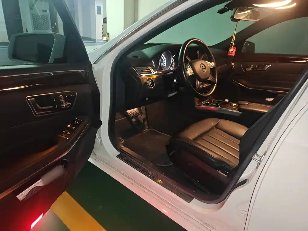 Mercedes-Benz E-Class — миниатюра 12