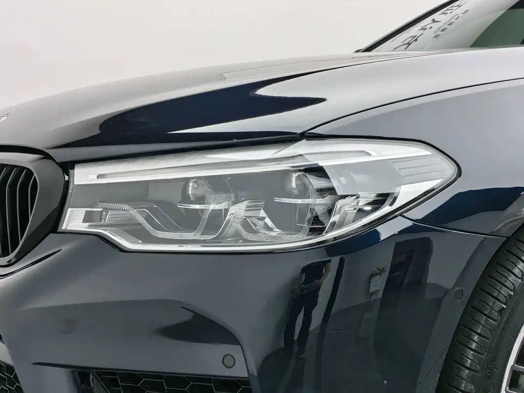 BMW 5 Series — миниатюра 13