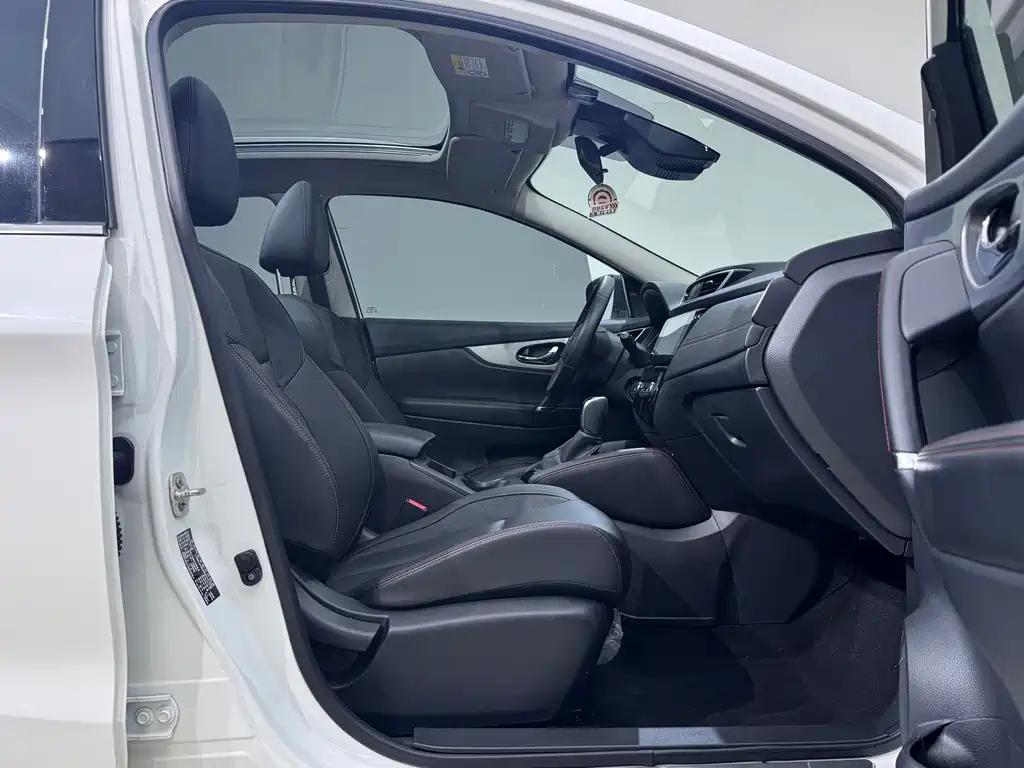 Nissan Qashqai — миниатюра 12