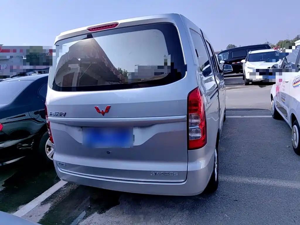 Wuling Hongguang V — миниатюра 6