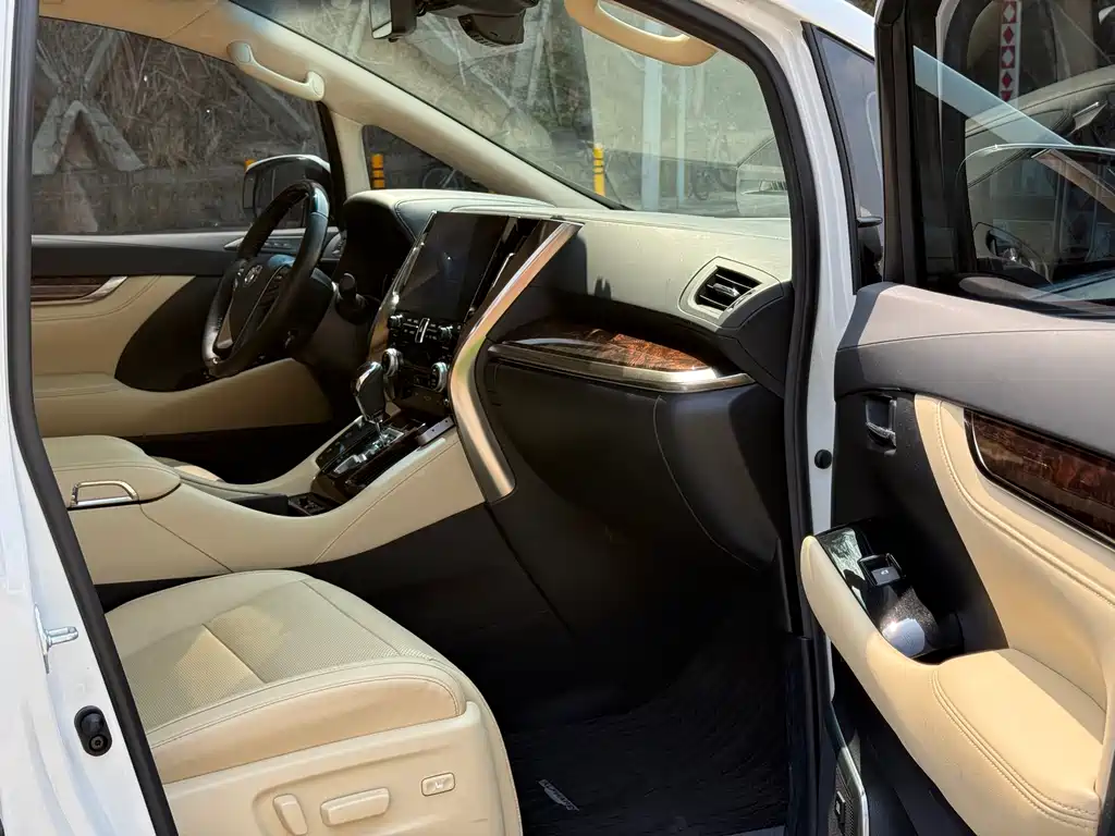 Toyota Alphard 2020 2.5L Luxury