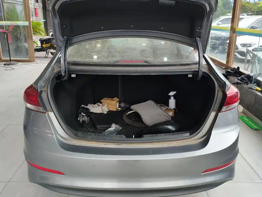 Hyundai Elantra — миниатюра 4