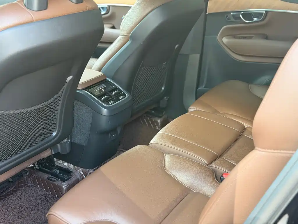 Volvo XC90 2021 B5 Luxury 7 мест