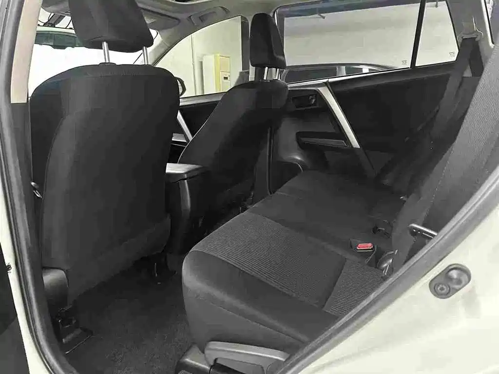 Toyota RAV4 — миниатюра 15