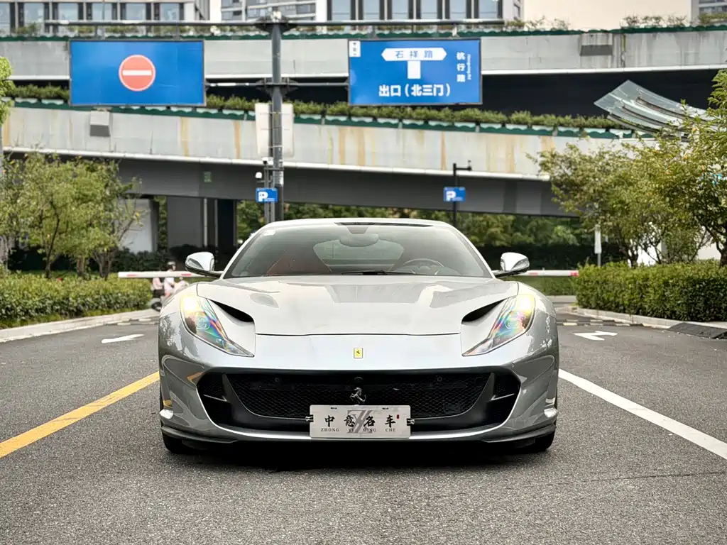 Ferrari 812 — миниатюра 2