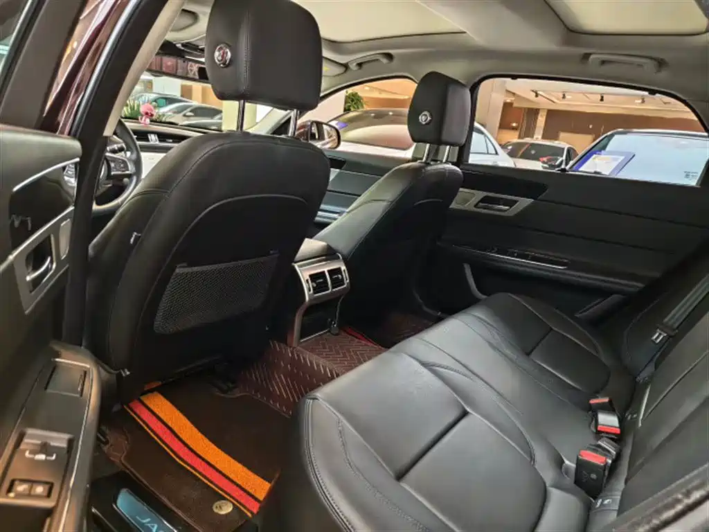 Jaguar XFL — миниатюра 8