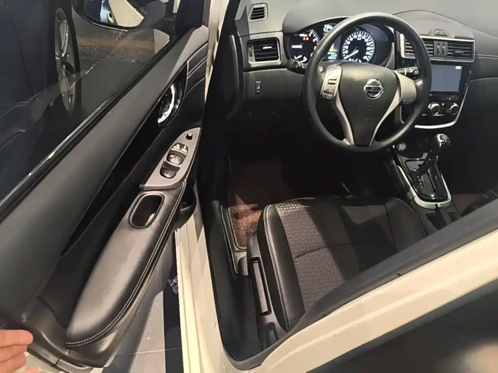 Nissan Tiida — миниатюра 16