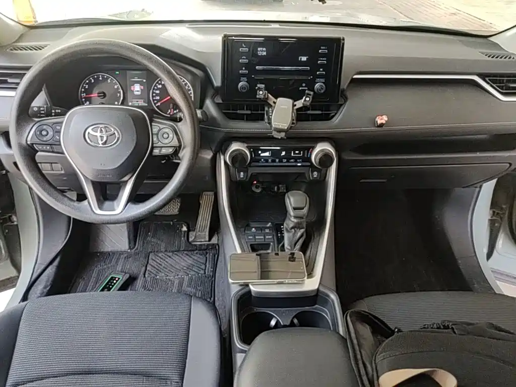 Toyota RAV4 — миниатюра 10