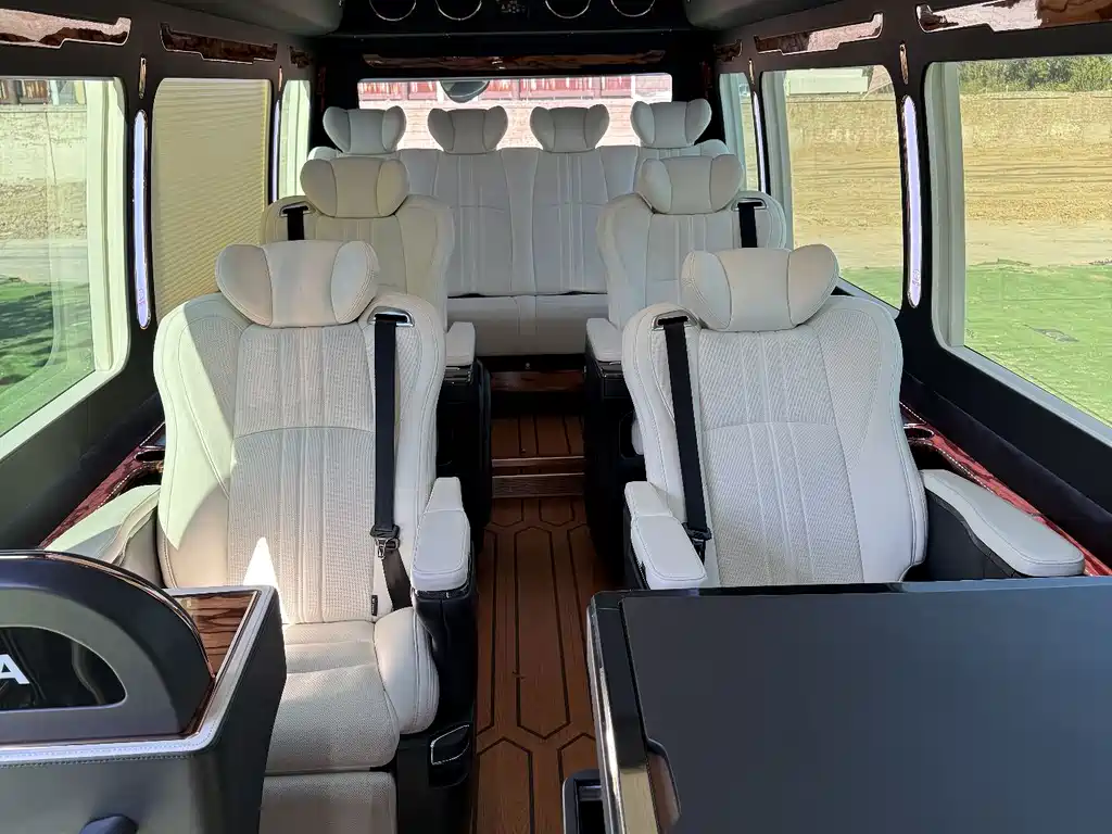 Toyota Coaster — миниатюра 7
