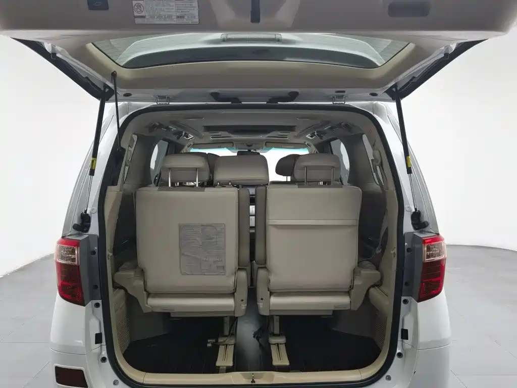 Toyota Alphard — миниатюра 16